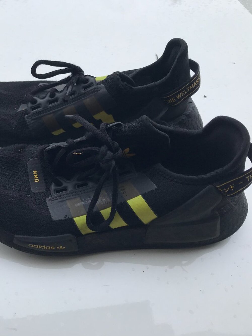 Boy size 6 Adidas sneakers